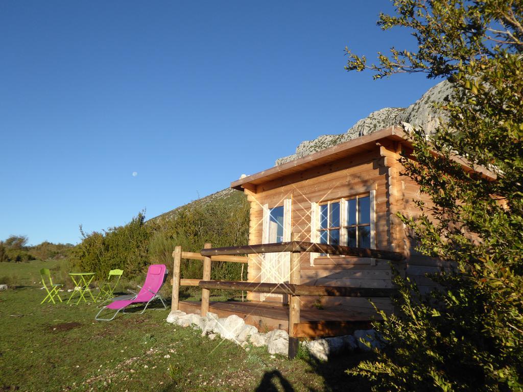 Ferme Saint Pierre Hotel Bargeme Bagian luar foto