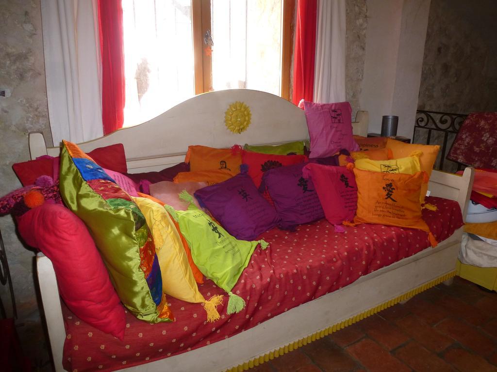 Ferme Saint Pierre Hotel Bargeme Bagian luar foto