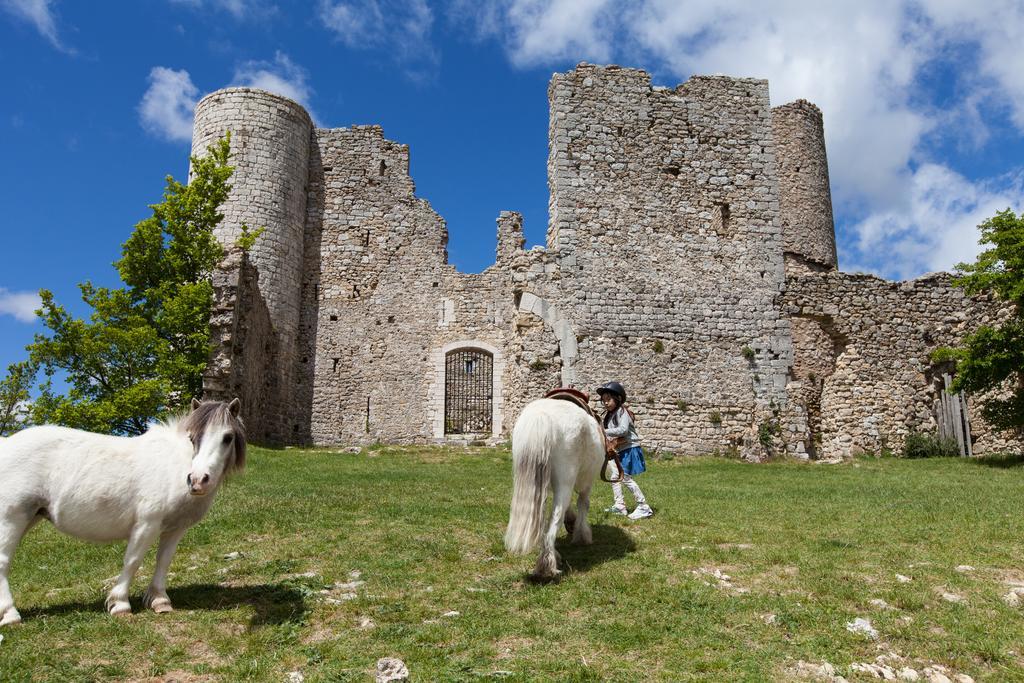Ferme Saint Pierre Hotel Bargeme Bagian luar foto